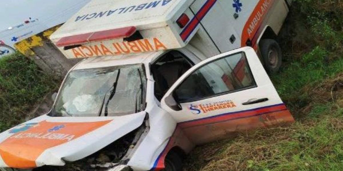 Cortesía Accidente de la ambulancia