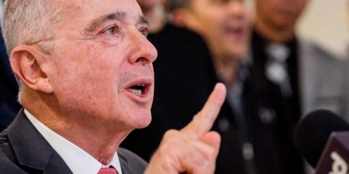 seguimiento. expresidente Álvaro Uribe Vélez.