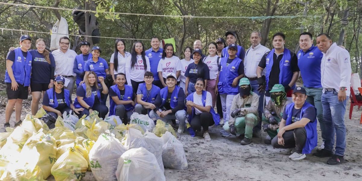 Nueve asociaciones de pescadores recibieron dotación y botes para el desarrollo de sus labores.