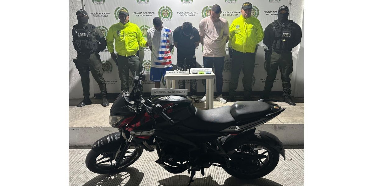 Policía Metropolitana de Santa Marta. Capturados en allanamiento.
