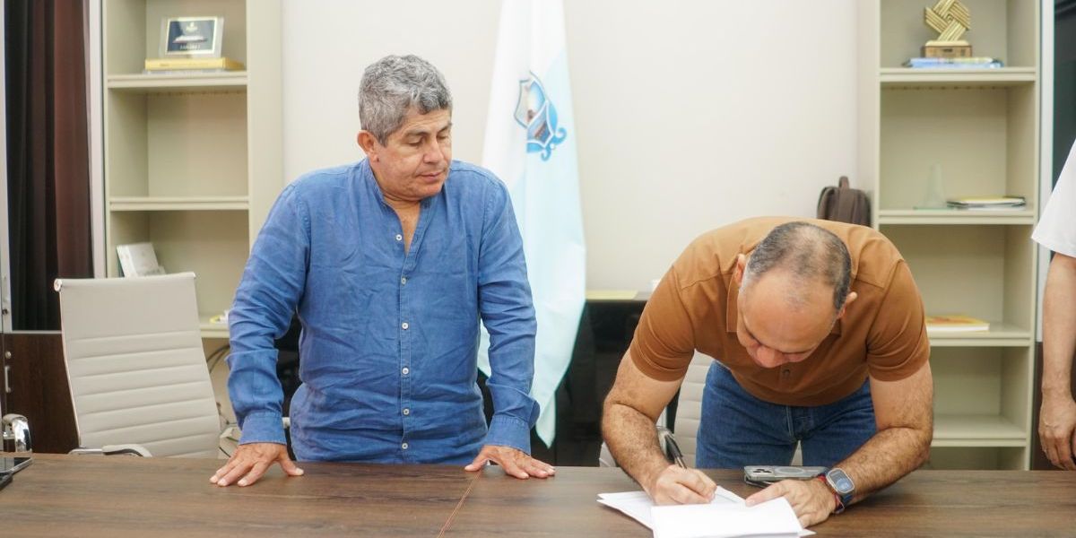 Director de la Federación Colombiana de Municipios y el alcalde Carlos Pinedo Cuello.