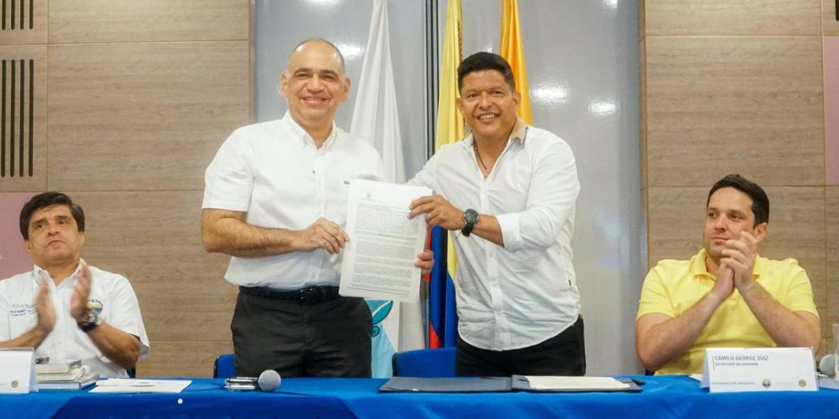 Alcalde Carlos Pinedo y el rector de la Unimagdalena, Pablo Vera Salazar.