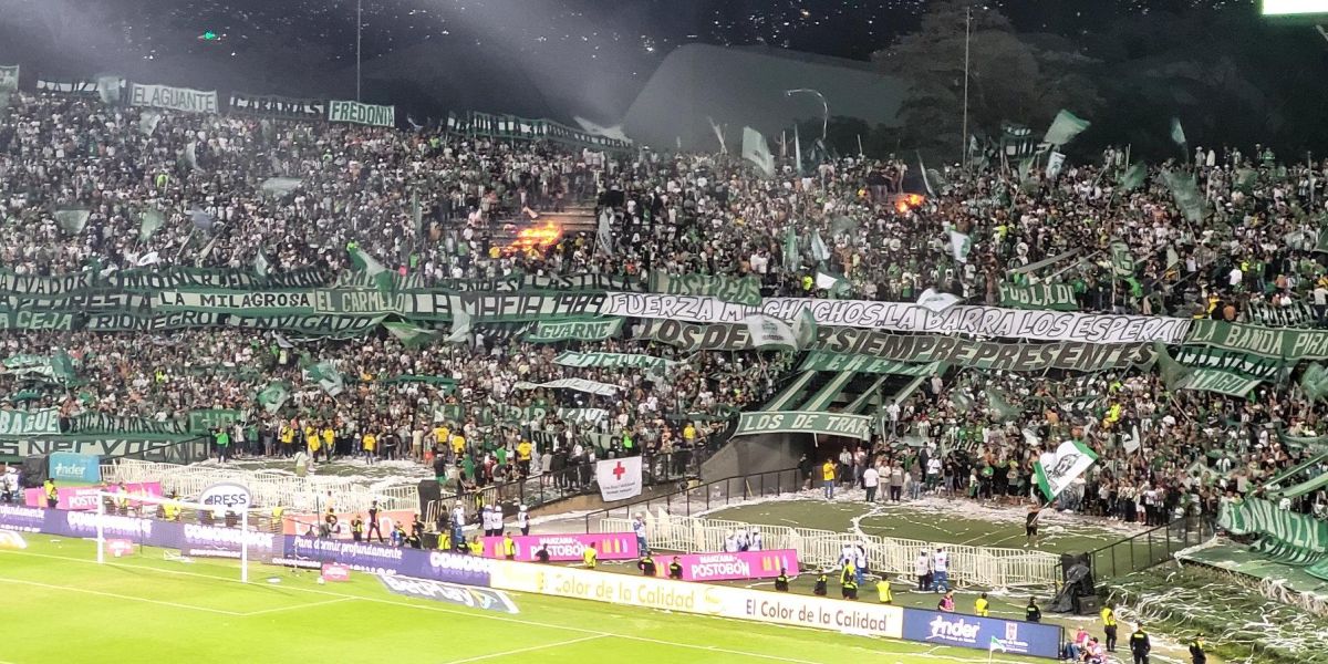 Barristas de Nacional en el Atanasio.