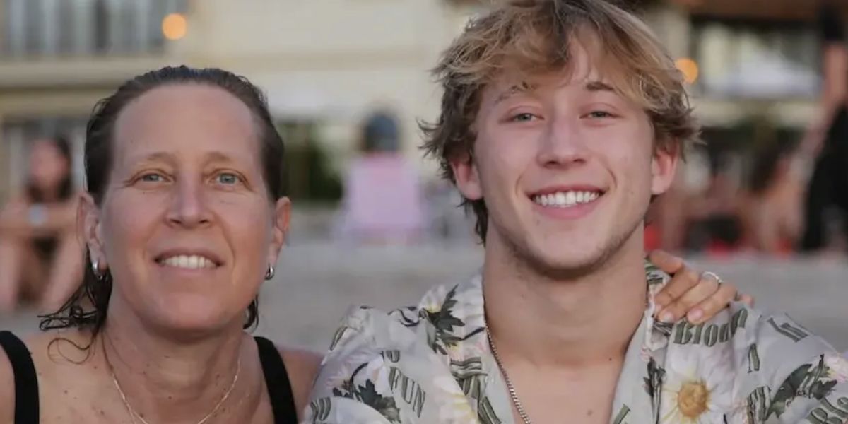 Marco Troper y su madre Susan Wojcicki.
