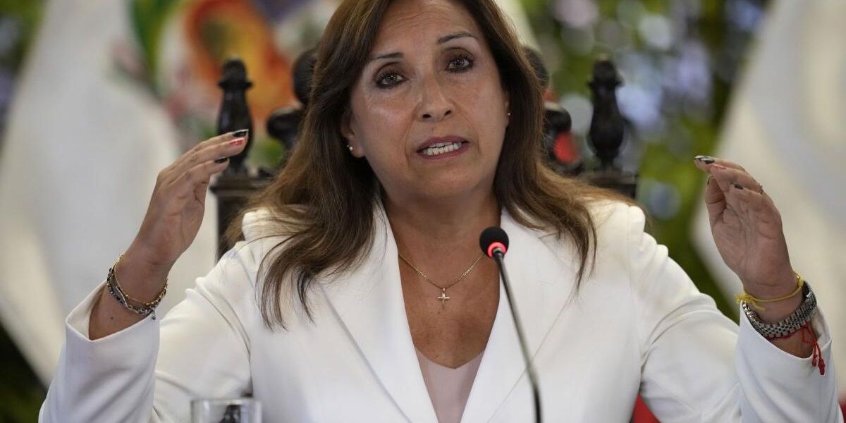 Dina Boluarte, presidenta de Perú.