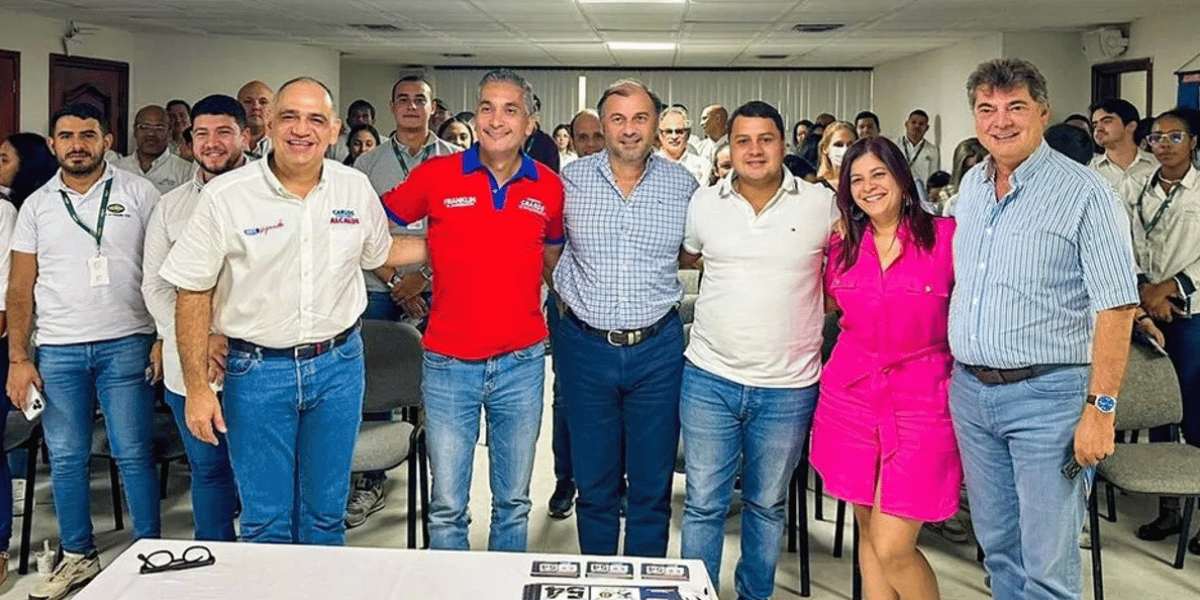 Foto de campaña. De izquierda a derecha: El candidato a la alcaldía Carlos Pinedo, el candidato a la gobernación Franklin Lozano, Juan Carlos Dávila, Jorge Arguelles (candidato al Concejo), Ángela Cedeño (candidata a la Asamblea) y Manuel Julián Dávila, presidente del Grupo Daabon.