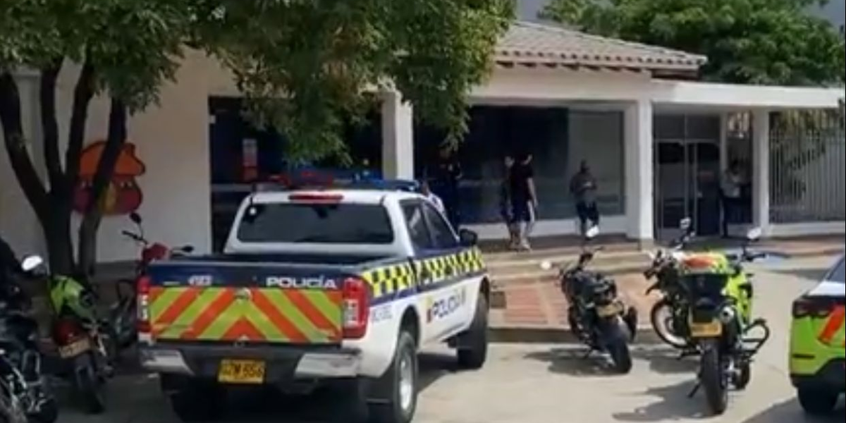 Cortesía Hombres armados robaron sucursal del Banco Davivienda en El Rodadero