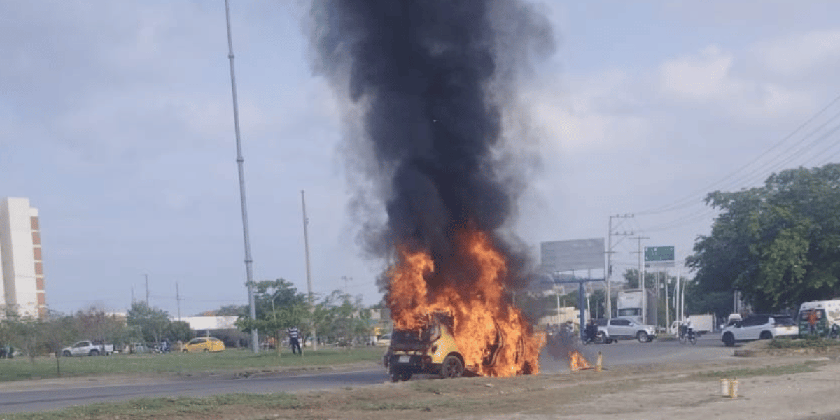 Taxi incendiado