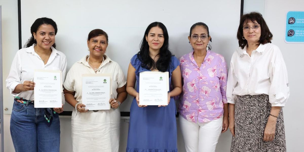 Durante la ceremonia, también se destacó al Programa de Psicología de la UCC por sus 12 años de colaboración continua y efectiva con el ICBF.