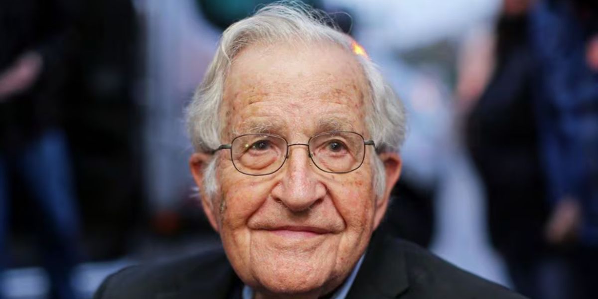 Noam Chomsky falleció a los 95 años en São Paulo, Brasil. 