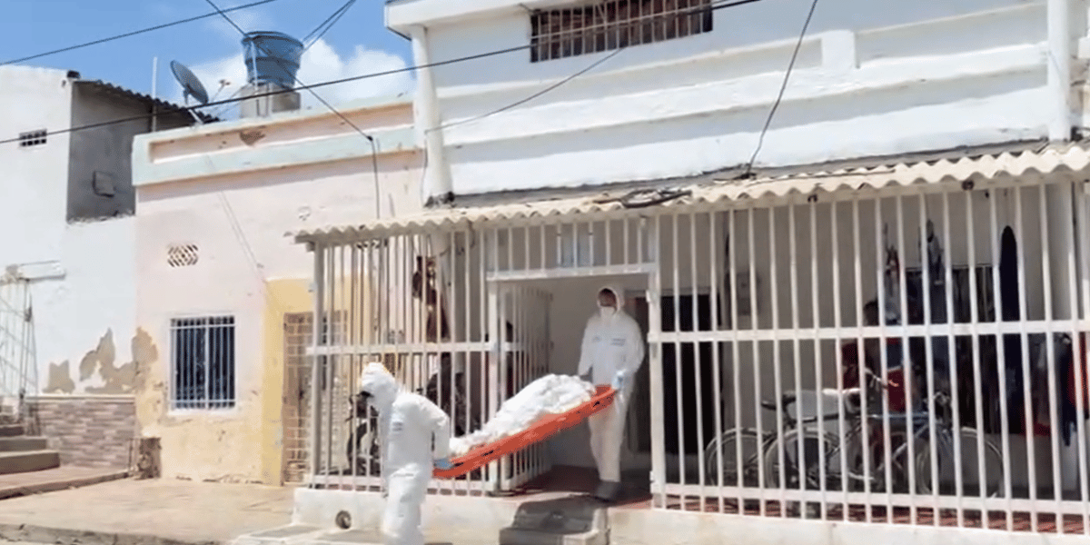 Levantamiento del cuerpo Hombre fue hallado sin vida al interior de una casa en el barrio Pescaíto