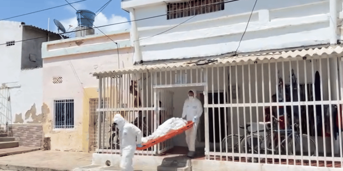 Hombre fue hallado sin vida al interior de una casa en el barrio Pescaíto