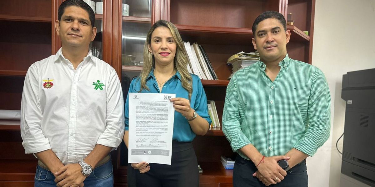 Sandra Isabel Brito Linero, gerente del SETP, y Julio del Castillo Lozano, subdirector del Centro de Logística y Promoción Ecoturística del SENA. 