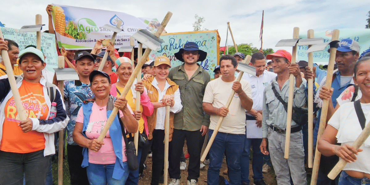 ANT Entrega de tierras a campesinos