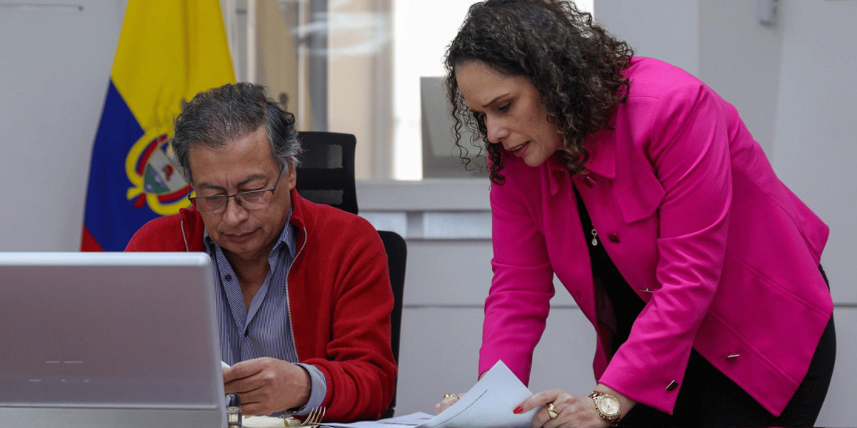 Foto: Zonacero El Presidente Petro y la Ministra de Transporte, María Constanza García.