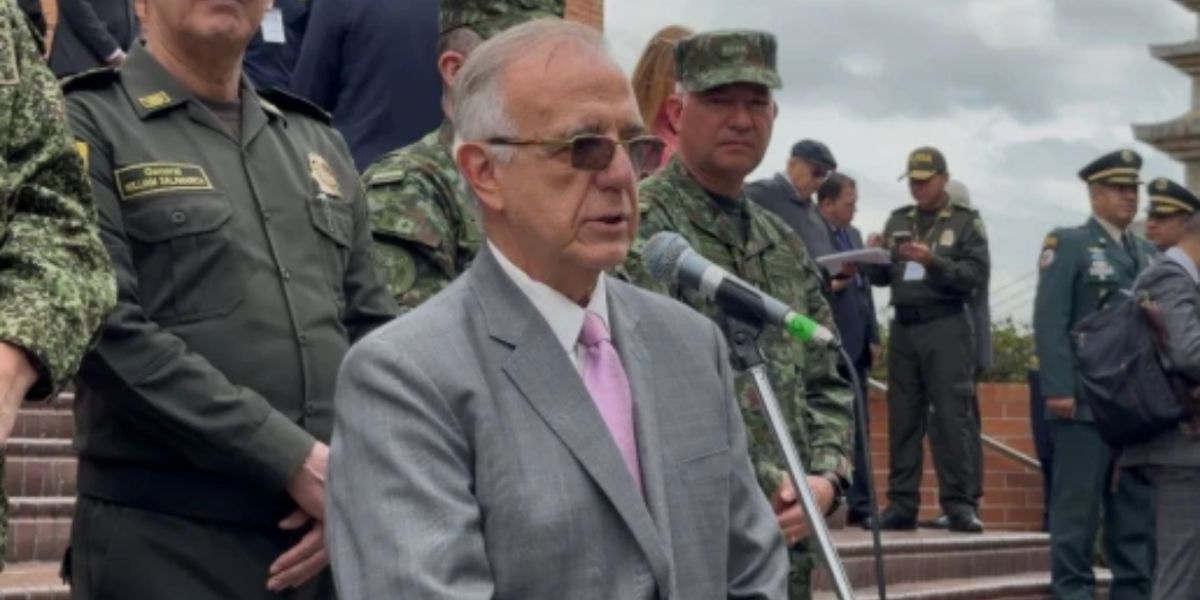 Seguimiento. Ministro de defensa, Iván Velázquez
