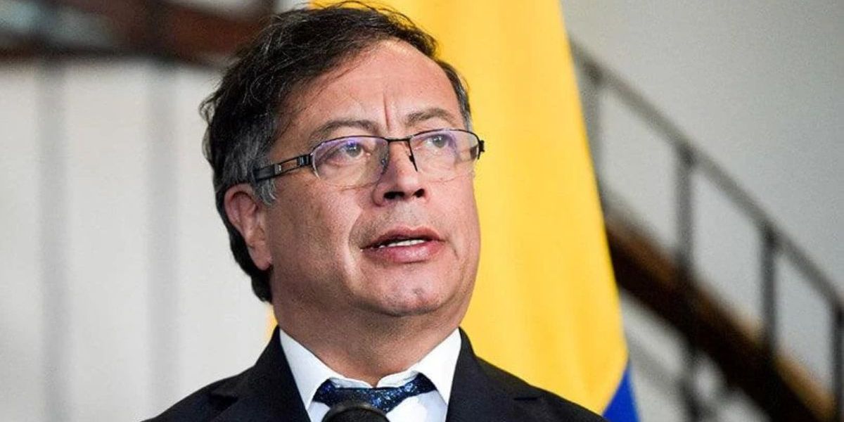 Gustavo petro. 