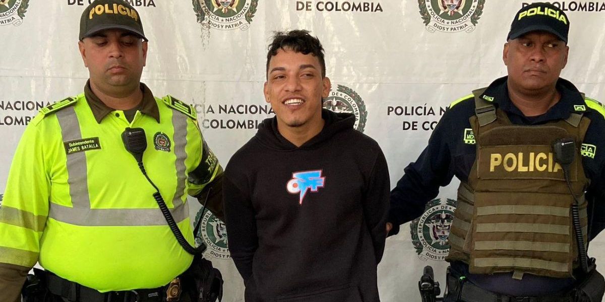 Policía Metropolitana de Barranquilla. Breiner Josué Castro Vélez, alias 'Mono cachete', salió sonriente en la foto de la captura.