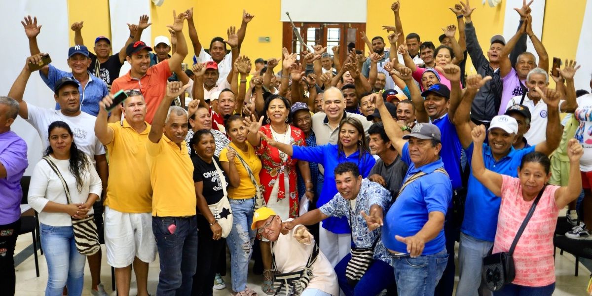 Carlos Pinedo cuello con ciudadanía. 