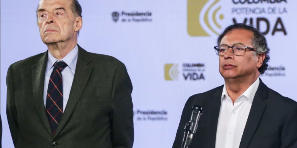 Cortesía Presidente Gustavo Petro y su exministro Álvaro Leyva