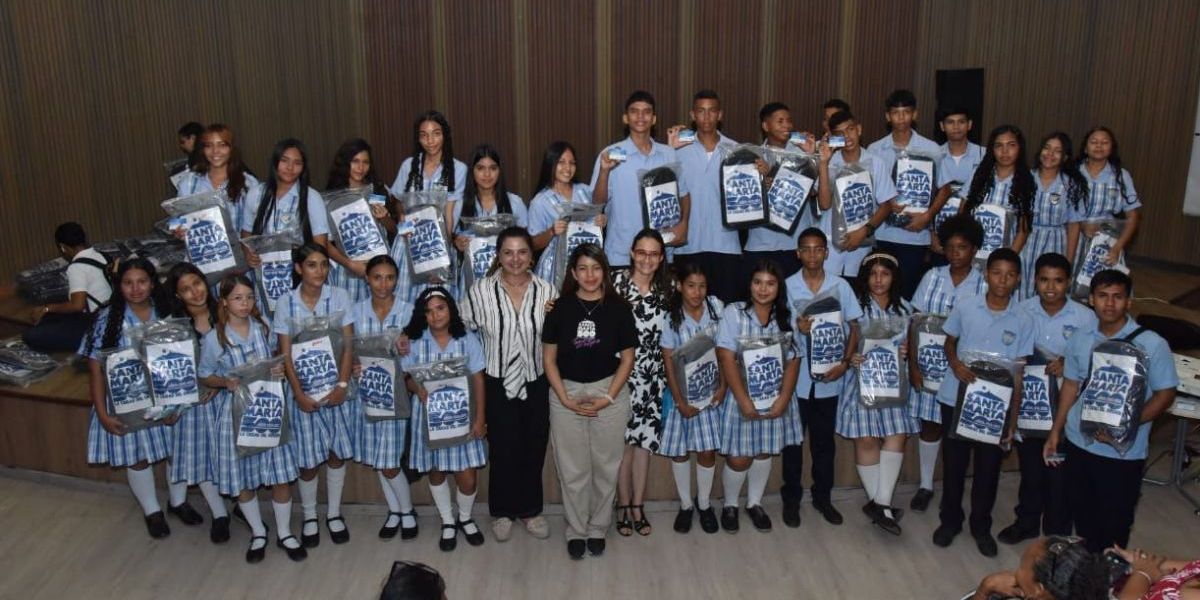 Cortesía Entrega de becas de estudio.