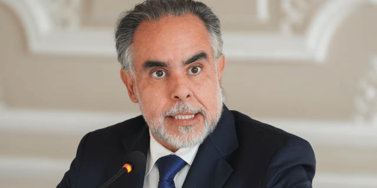 Cortesía ¿Armando Benedetti será 'presidente encargado' de Colombia durante una semana?