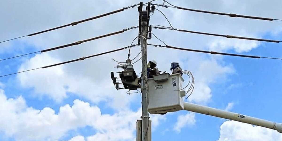 Cortesía Operarios de una empresa de energía en labores. Imagen de referencia