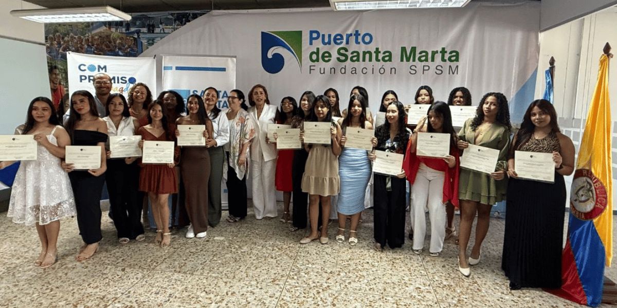 Cortesía Fundación Puerto de Santa Marta impulsa bilingüismo: 21 jóvenes se gradúan en inglés