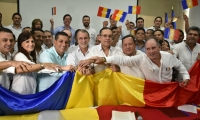 Los gobernadores tomando la bandera Caribe.