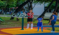 En total los parques están dotados con 29 máquinas como elíptica, surf, columpio, ascensor, patín, pectoral, cintura, pony, barras paralelas, volante y timón. Además la comunidad académica podrá contar con instructores de fitnes, para la práctica sana del deporte.  