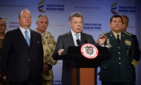 Presidente Santos anunciando el nombramiento del general Alberto Mejía Ferrero.