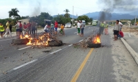 Bloqueos en la vía Santa Marta - Ciénaga.