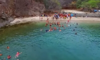 Waikiki es una playa cercana a Bahía Concha adonde los turistas van a caretear.