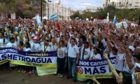 Miles de personas terminaron su recorrido en la plaza de Bolívar. 