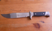 Con este cuchillo, el joven intimidó a una mujer para atracarla.