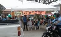 Comando electoral del candidato Luis Pinzón en pleno espacio público.