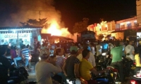 Impresionante incendio en el mercado de Fundación.