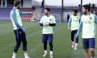 Lionel Messi con sus compañeros del Barcelona. 