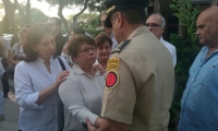 Los familiares de Carlos Narváez estuvieron presentes en las honras fúnebres. 