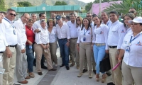 El presidente Juan Manuel Santos acompañado de autoridades locales y de la Unidad de Víctimas.