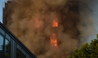 Imagen del incendio en La Torre Grenfell en Lancaster West Estate en Londres.