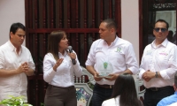 El alcalde Nene Pérez recibió la certificación de las manos de la viceministra de Turismo Sandra Howard.