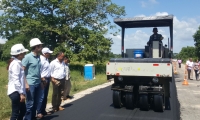 Avanza la pavimentación en la vía Piñuela – Pivijay. 