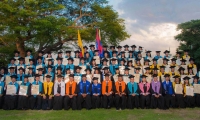 La Plazoleta Los Almendros de la Universidad del Magdalena fue epicentro para la graduación de 572 jóvenes.