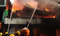 Todas las unidades de bomberos de Santa Marta y de municipios cercanos trabajaron hasta apagar las llamas.