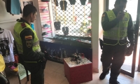 La Policía hizo presencia en el sitio para atender la denuncia de la víctima.