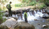 El padre del menor fue hallado sin vida a orillas del río Minca.