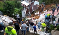 El deslizamiento dejó varias viviendas destruidas. 