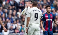  Los jugadores del Real Madrid Gareth Bale (i) y Karim Benzema.