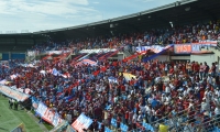 Hinchas felices con el resultado. 